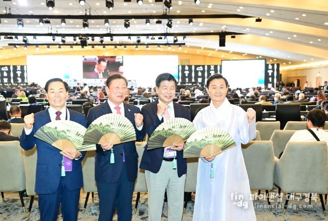왼쪽부터 창녕군수 성낙인, 함안부군수 조근제, 고성군수 이상근, 고령군수 이남철