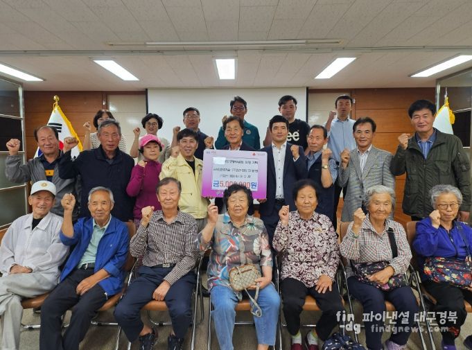 정광원 승원친환경기술·㈜강산 회장과 이수진 ㈜강산 대표이사가 22일 추석을 맞아 북안면 저소득층 10가구에 500만원을 기탁했다.