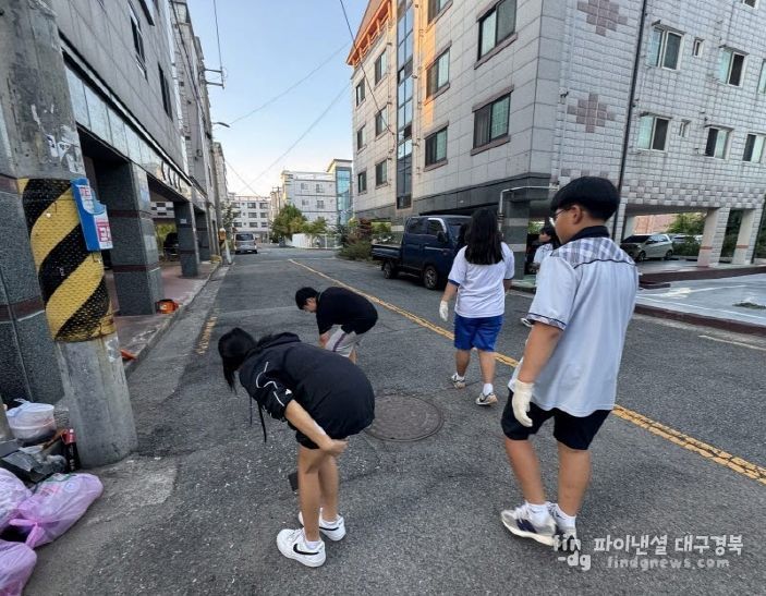 포항시청소년재단 남구청소년문화의집 청소년방과후아카데미 청소년 봉사활동 동아리 ‘볼런틴즈’ 활동 모습.