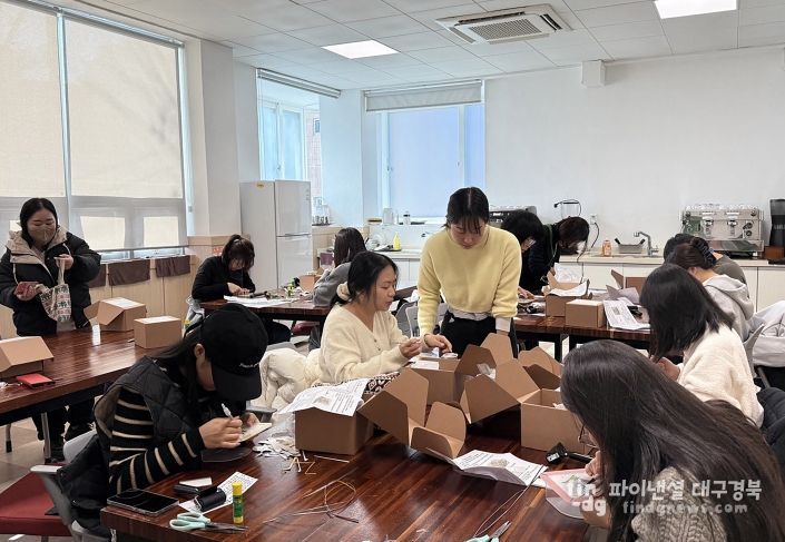 제11회 원데이클래스 ‘글라스아트 벽등 만들기’ 강좌 진행모습