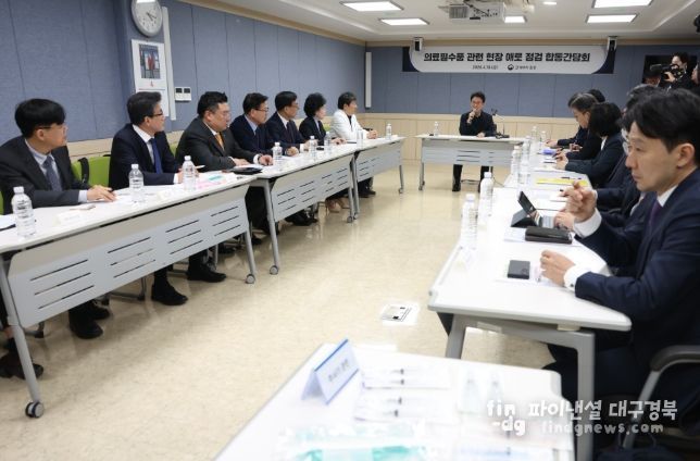 김민석 국무총리가 10일 영등포구 한강성심병원에서 열린 의료필수품 관련 현장 애로 점검 합동간담회에서 발언을 하고 있다.(국무조정실)